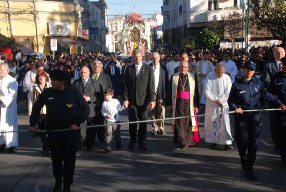 Miles de fieles participaron en la procesión de la Virgen del Perpetuo Socorro