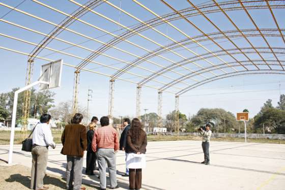 Gestionan techado del campo deportivo de escuela de El Quebrachal