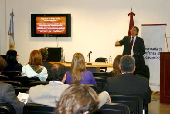 Personal de Defensa del Consumidor se capacitó sobre “Daño directo”