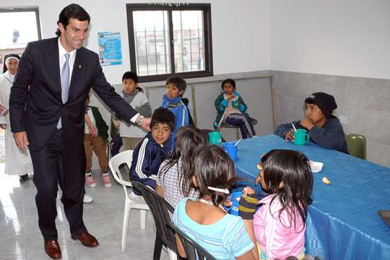 Urtubey agradeció en el merendero de barrio Fraternidad el "patriotismo" de los voluntarios sociales