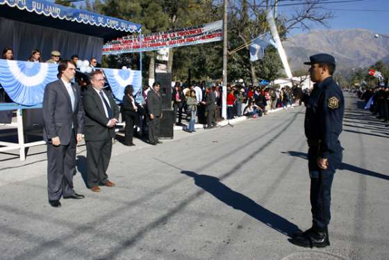 En Campo Quijano Kosiner presidió los actos por la Independencia 