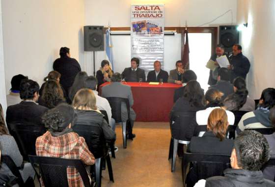 Capacitarán a desempleados y beneficiarios de planes sociales 