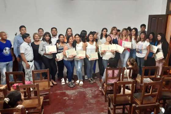 Entregaron certificados de capacitaciones en Rosario de Lerma