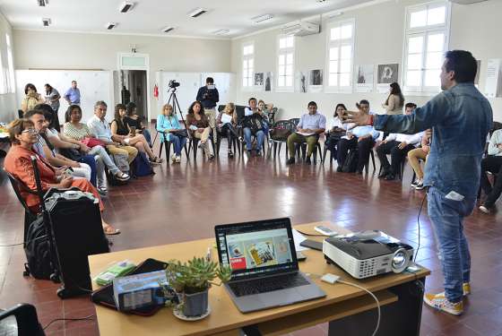Personal del Gobierno y de ONG aprenden sobre innovación