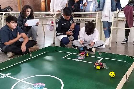 Estudiantes y docentes continúan apostando a la robótica educativa
