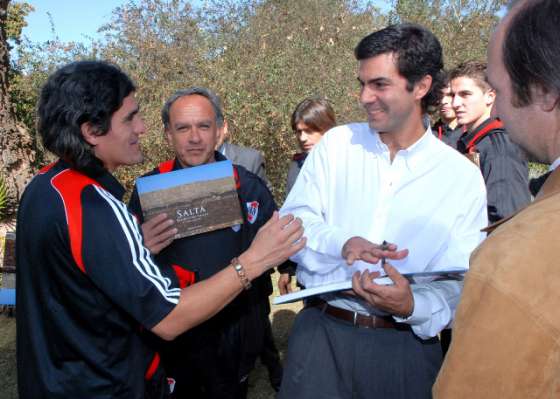 El gobernador Urtubey compartió un almuerzo con el plantel de River Plate