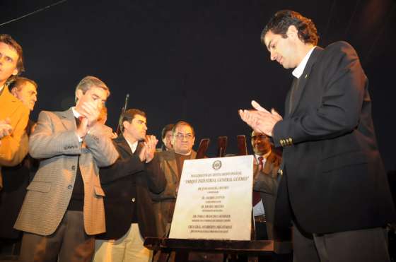 En el Parque Industrial de General Güemes el Gobernador inauguró un destacamento policial e iluminación 