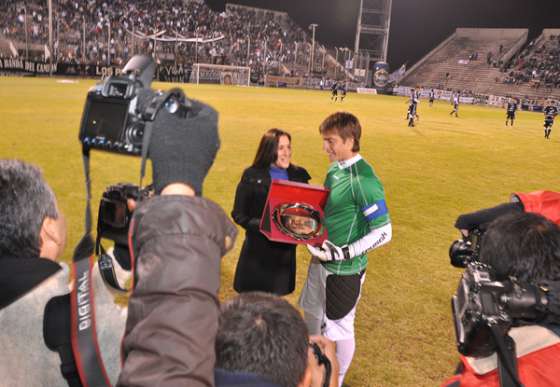 La señora de Urtubey entregó una distinción a Central Norte