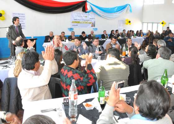 Tras una espera de más de 10 años , 424 trabajadores de Vialidad Provincial son recategorizados como planta permanente