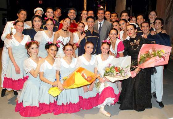 Urtubey felicitó a los integrantes del Ballet tras el estreno de "Baile de Graduados"