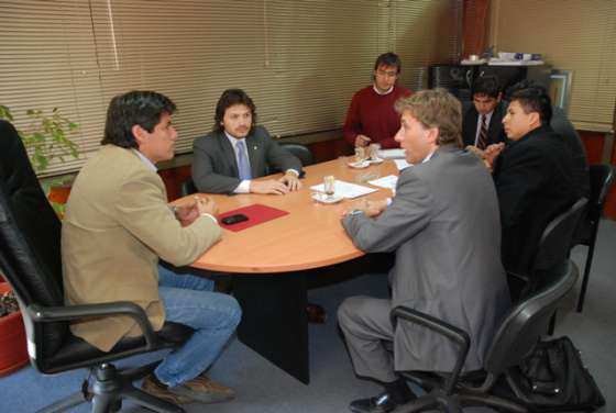 Gobierno y jóvenes empresarios coordinan acciones