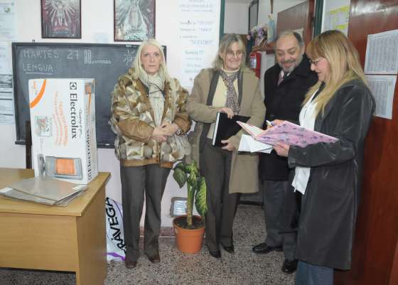 Donación del Boletín Oficial a la escuela especial Tobar García