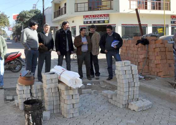 El Gobierno ejecuta en Orán el tendido de red de gas y obras de adoquinado