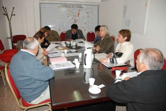 Autoridades sanitarias y gremios acordaron pautas para el pase a planta de trabajadores de la salud