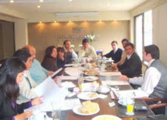 El ministro Posadas se reunió con la comisión de Turismo de Senadores