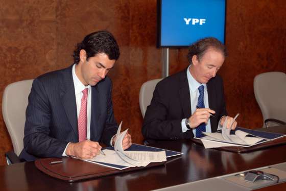 Urtubey firmó un acuerdo con YPF para el desarrollo de proyectos exploratorios de hidrocarburos