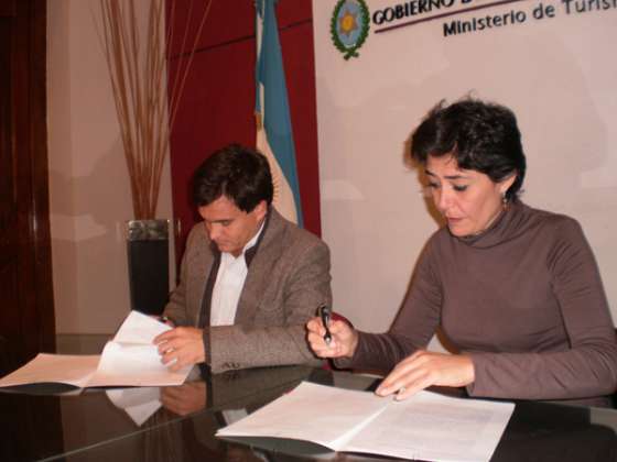 Trabajo integrado de capacitación entre el sector turístico público y privado  