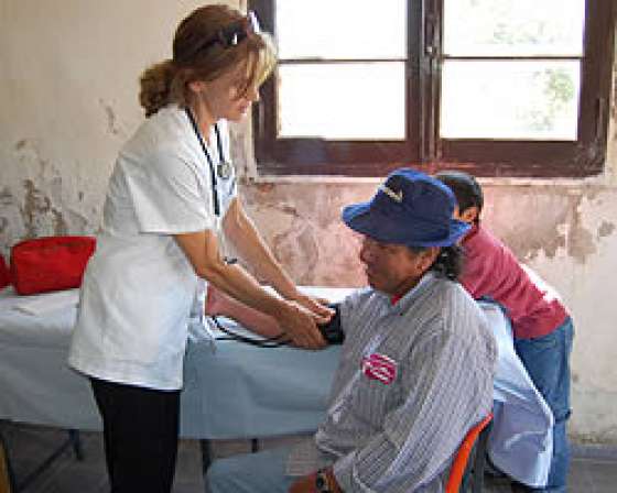 Mil becas de formación para médicos del Primer Nivel de Atención