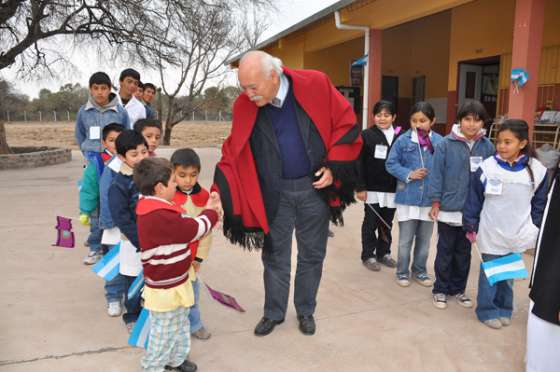 El ministro de Educación inauguró obras en escuela de Corral Quemado