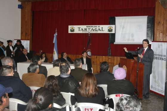 Kosiner presentó en Tartagal los Puestos de Documentación Rápida