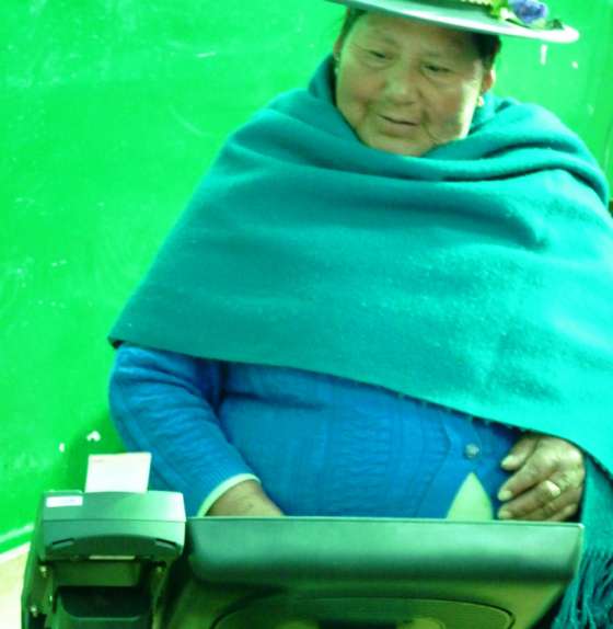 El voto electrónico debutó con buenos resultados en Nazareno en un referéndum