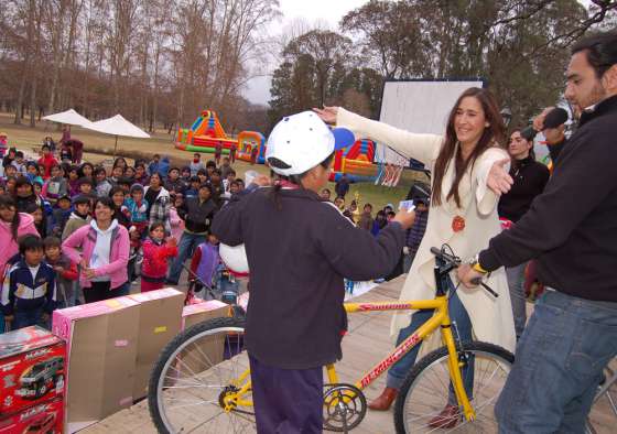 Cientos de niños festejaron su día en Finca las Costas