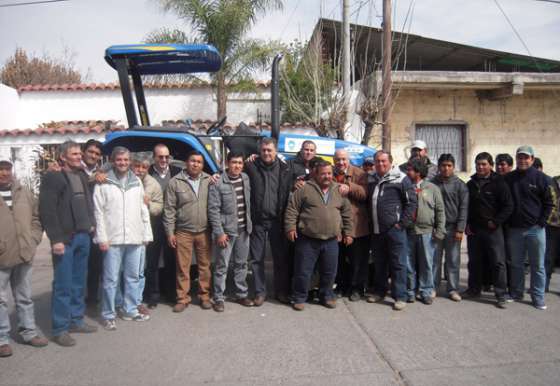 Productores tabacaleros de General Güemes recibieron un tractor de uso comunitario