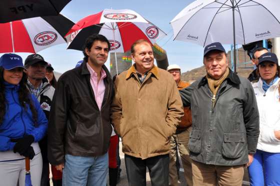 El Gobernador presenció el Turismo Carretera junto a miles de salteños