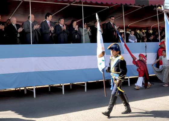 En Cerrillos miles de personas rindieron homenaje al General San Martín