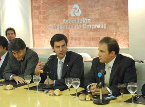 El Gobernador participó como único orador en un encuentro convocado por la UCES