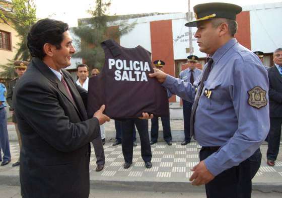 Se entregó de indumentaria y equipamiento para la Policía de Orán