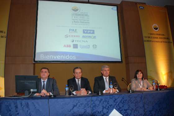 Debaten sobre higiene, seguridad y medio ambiente en la industria del petróleo y el gas