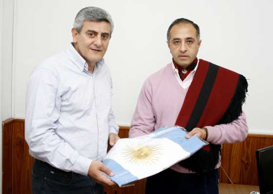 Se donó una bandera para el Cuerpo Infantil de Policía de Orán