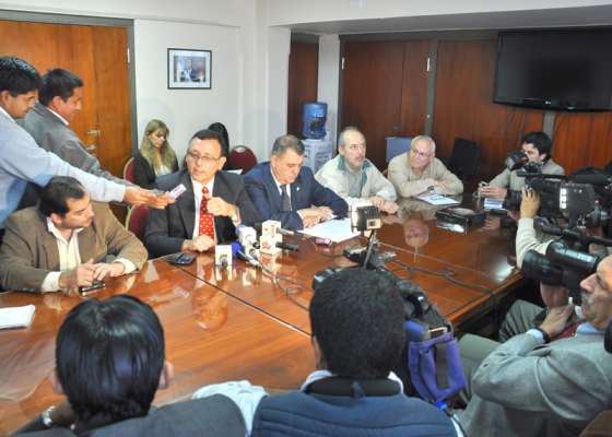 El Gobernador firmó el decreto de pase a planta permanente de 3.800 trabajadores de la salud