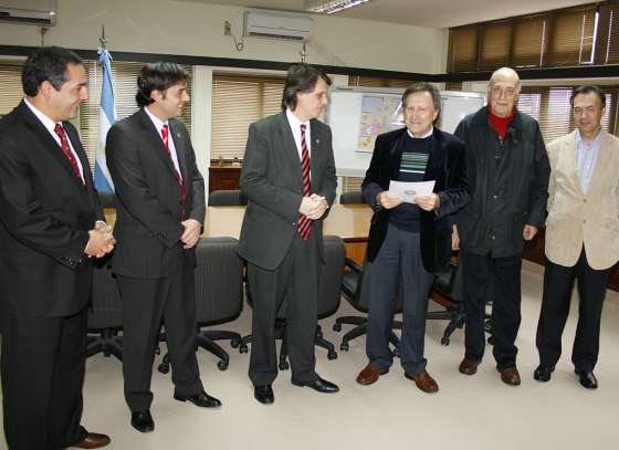 Kosiner entregó personería jurídica a ONG