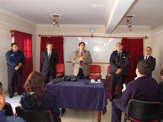 Policías se capacitan sobre el control del tránsito y faena de animales 