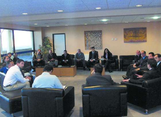 La Provincia trabaja en la coordinación de la primera exportación aérea de arándanos