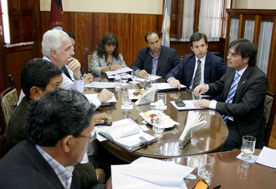 Funcionarios del Ministerio de Gobierno informaron a senadores la política de trabajo del organismo