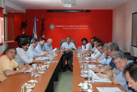 El ministro Fortuny encabezó la reunión para el Trabajo Decente