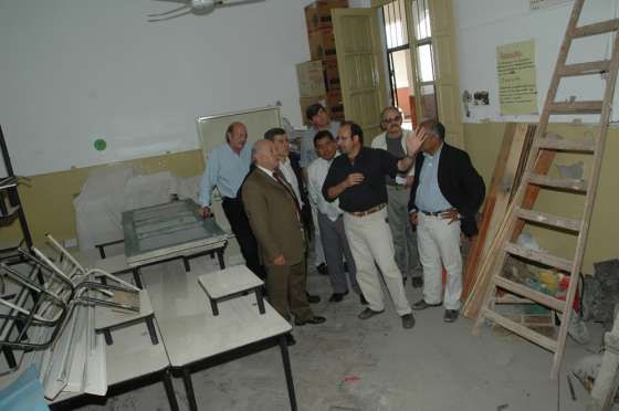 El ministro de Educación recorrió obras en escuelas de la capital