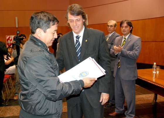 Casi 50 instituciones del medio recibieron sus personerías jurídicas 