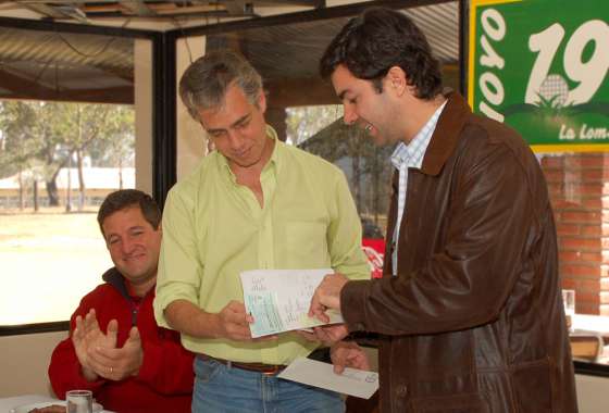 Urtubey fue declarado Socio Honorario del Club los Profesionales 