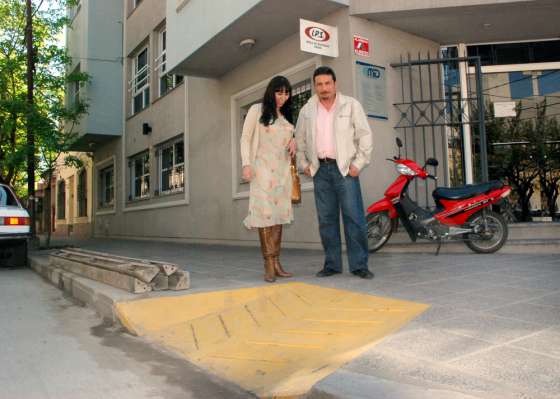 La Provincia coloca rampas para personas con discapacidad en circuito centro