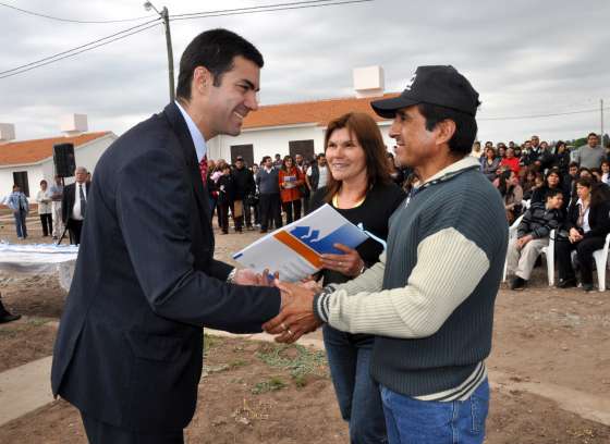 Urtubey entregó 180 viviendas en Metán