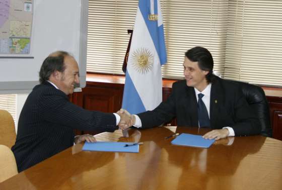 Procuración y Gobierno formalizan convenio para trabajo coordinado entre Policía y Fiscales