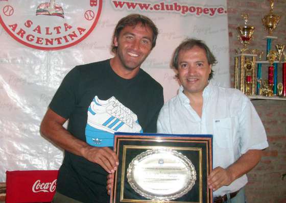 Reconocimiento para Carlos Retegui