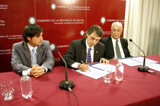 Gobierno y el Instituto de Federalismo de la Facultad de Derecho de UCASAL firmaron convenio