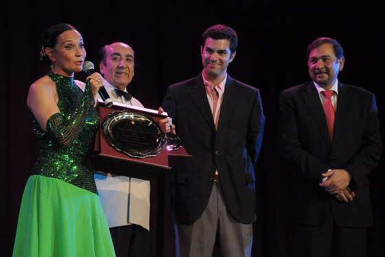 Urtubey anunció la creación del Ballet folclórico de la Provincia y una suba del Mérito Artístico