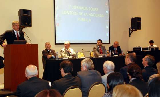 Zottos disertó sobre control político de la hacienda pública