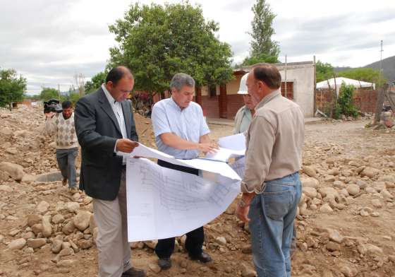 Supervisaron el avance de la instalación de las redes cloacales en barrios de la zona norte 